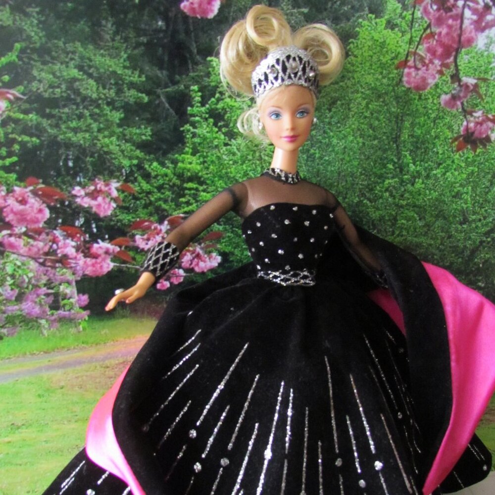 BARBIE, MATTEL 1998 HAPPY HOLIDAYS SPECIAL EDITION BARBIE, BLONDE UP-DO, LOVELY!